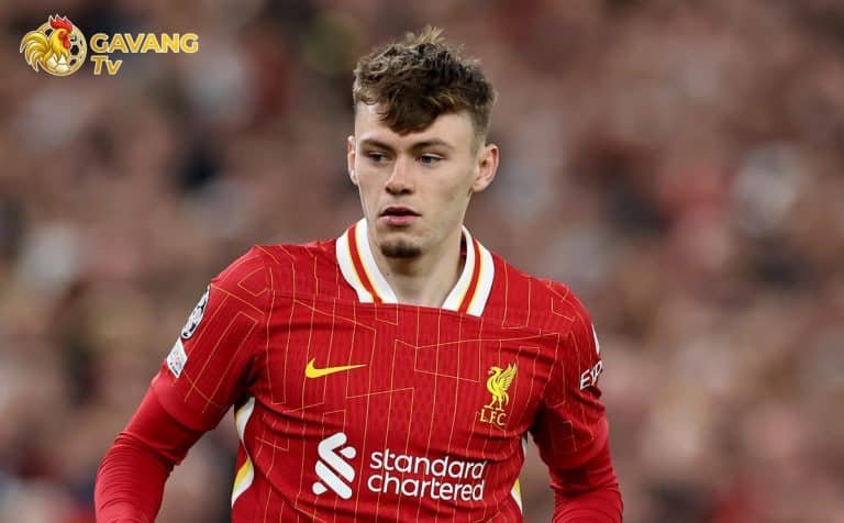 Tài năng trẻ Conor Bradley tự tin cầm bóng trên sân Anfield, sẵn sàng vươn tầm thành trụ cột hàng thủ của Liverpool dưới triều đại HLV Arne Slot.